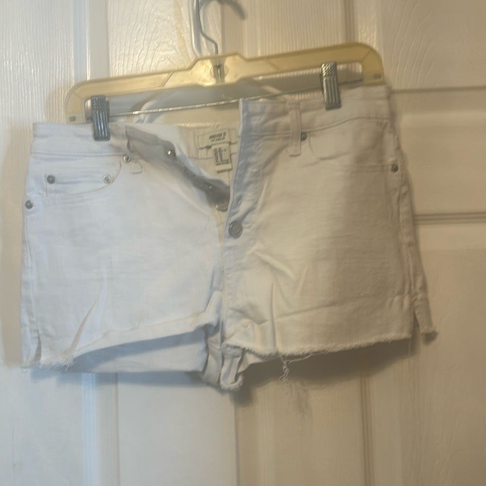 Forever 21 size 30 white short jean shorts